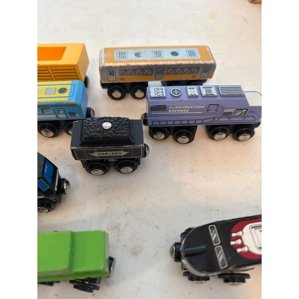 Wooden Magnetic Train Car Lot 8pc Construction Express Green Diesel Engine